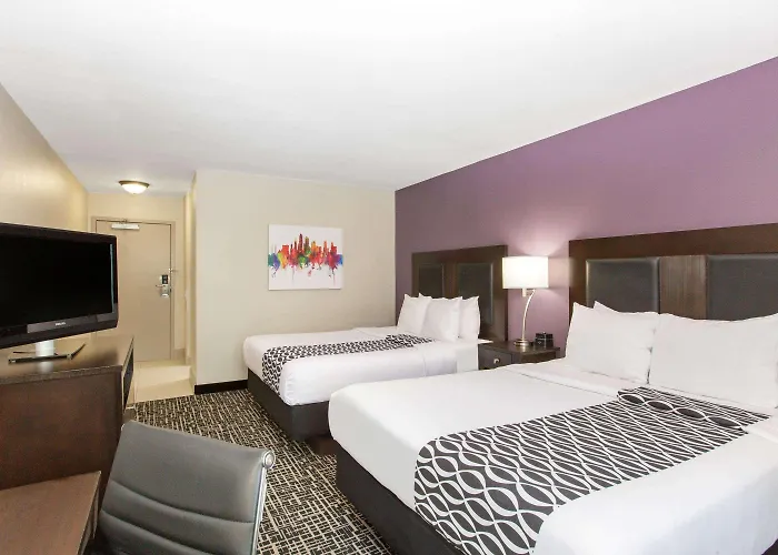 La Quinta By Wyndham Blue Springs